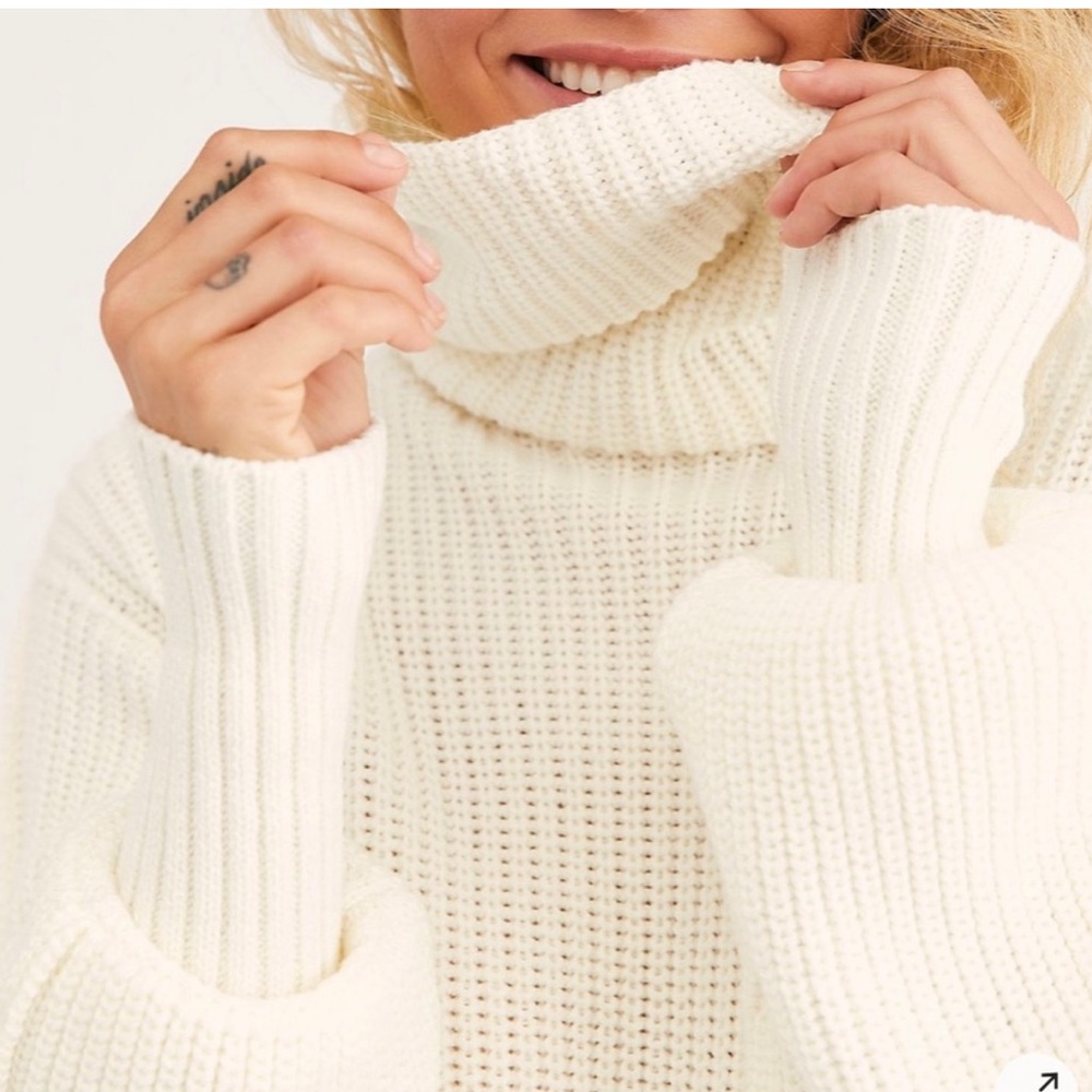 *NWT* FREE PEOPLE Cocoa Oversized Turtleneck Sweater in Ivory — XS